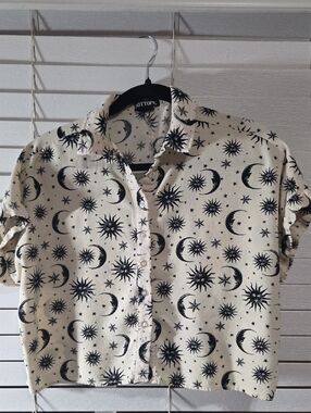 Hot Topic Beige Shirt with Black Moon & Sun Print